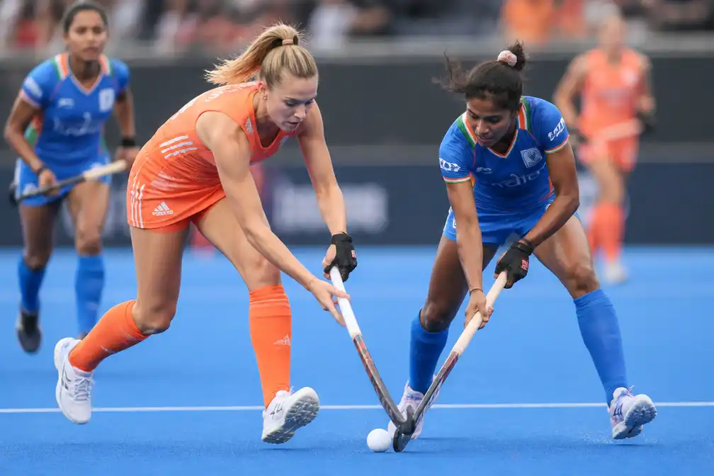 Hockeyvrouwen bij zege op India zeker van halve finale op WK