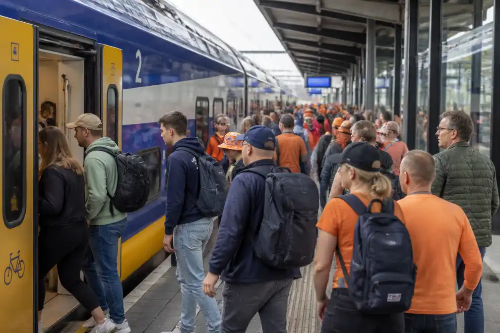 NS vervoerde vrijdag 50.000 racefans van en naar Zandvoort tijdens Dutch Grand Prix