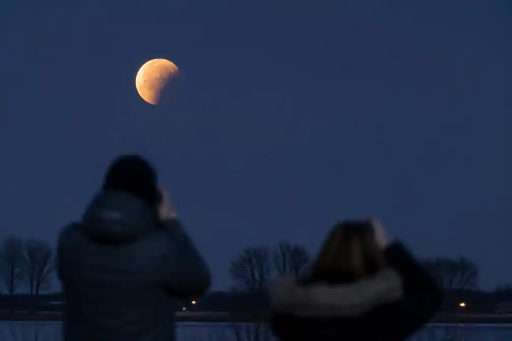 Gedeeltelijke maansverduistering op 28 augustus te zien in Nederland