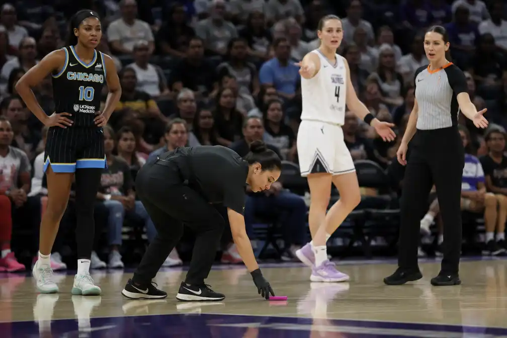 Seksspeeltjes op het veld verstoren twee WNBA-wedstrijden