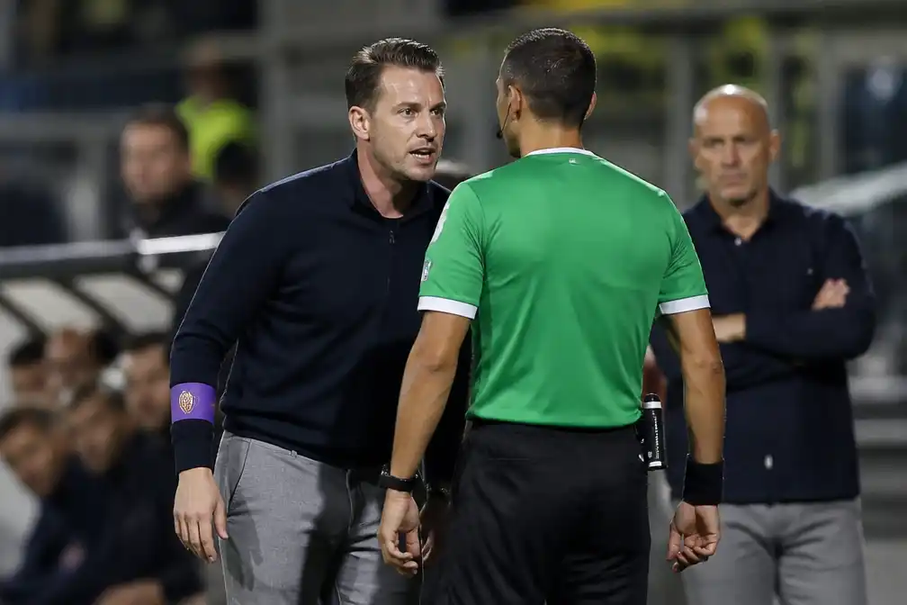 Stijn Stijnen krijgt rood bij nederlaat Patro Eisden op Lierse