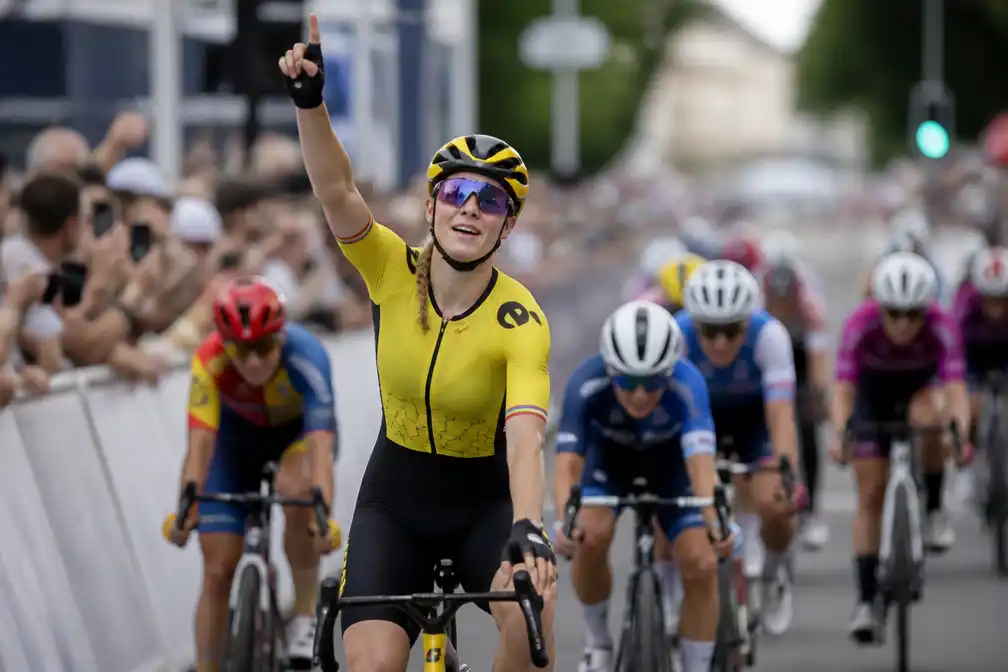 Lorena Wiebes pakt vierde ritzege in Ronde van Groot-Brittannië