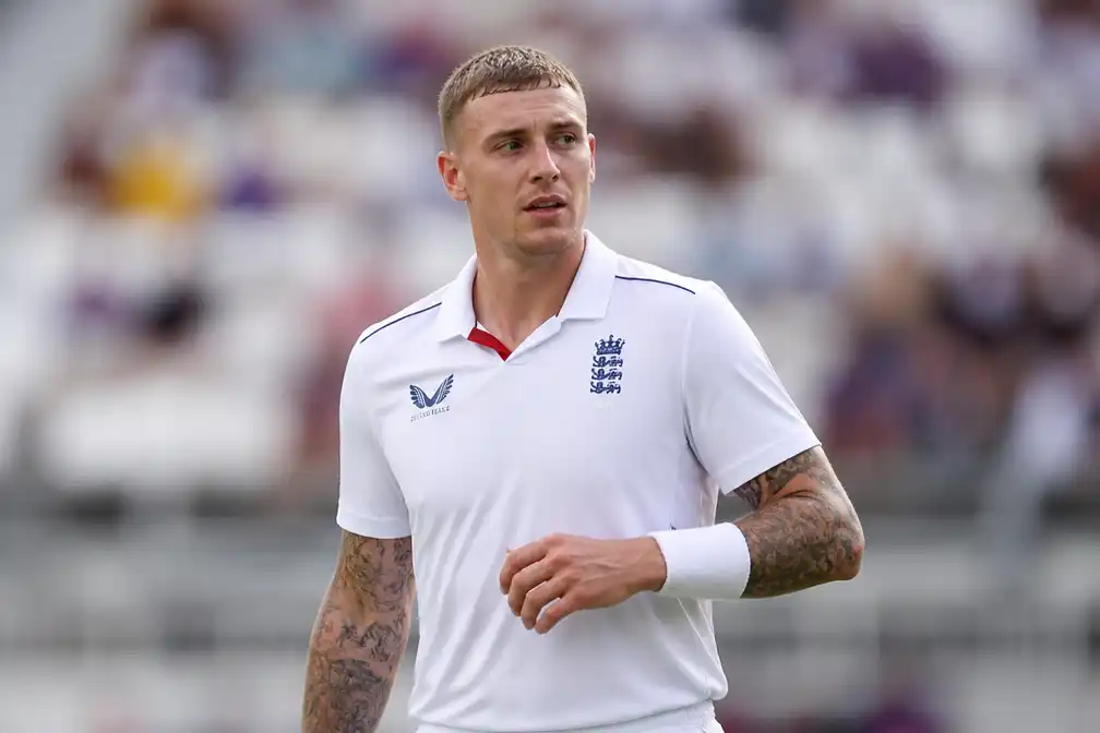 ECB onderzoekt incident nadat Engels bowlers Brydon Carse in Derby werd geboeid