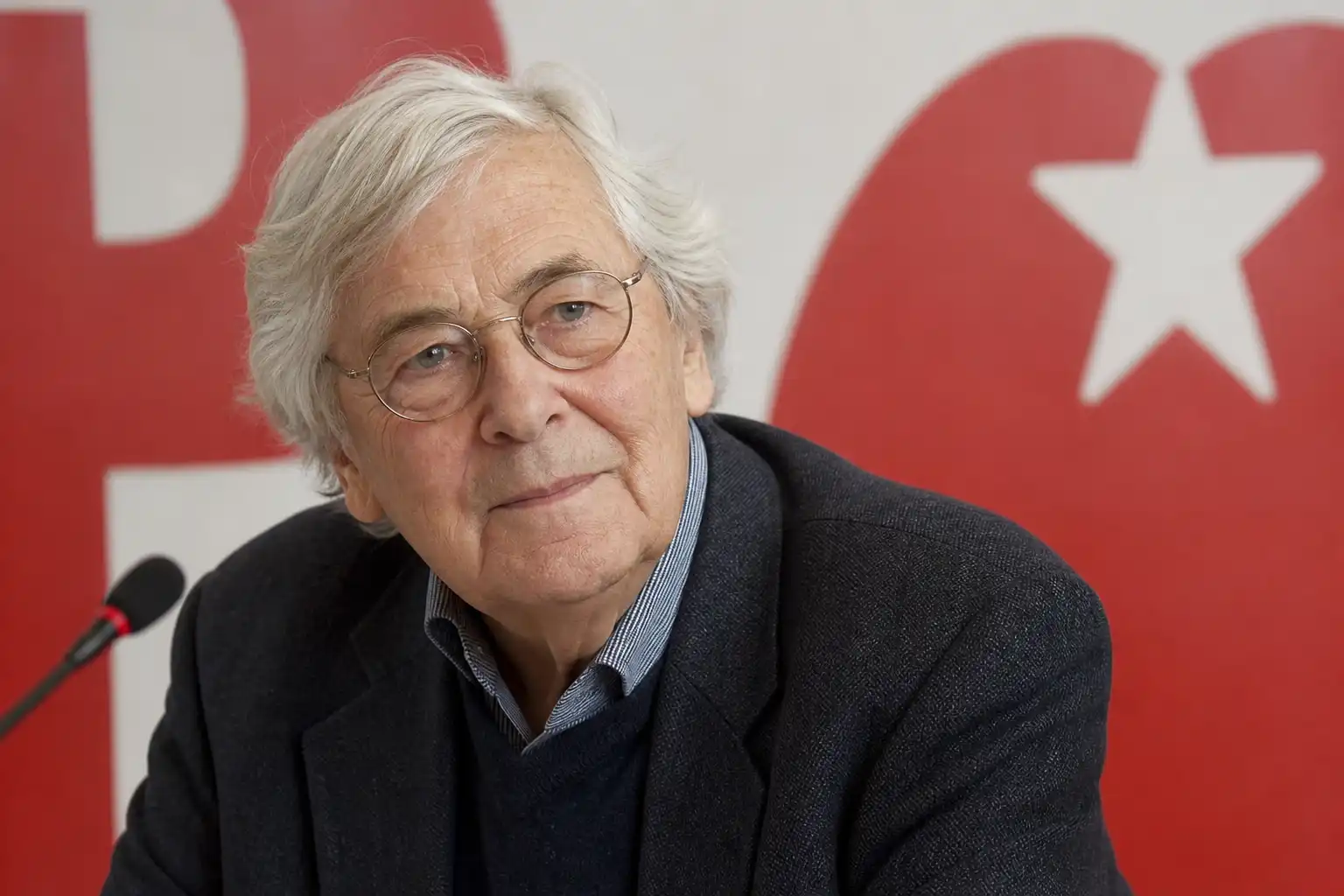 Hans van Hooft, medeoprichter en oud-voorzitter SP, overleden op 84-jarige leeftijd