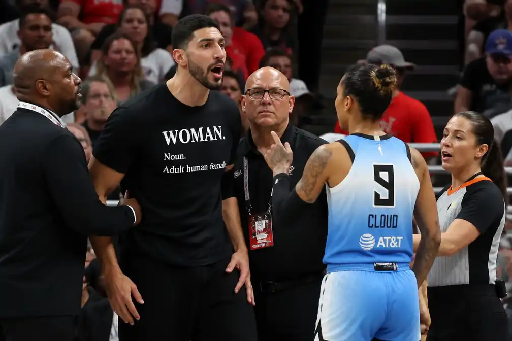 Enes Kanter Freedom uit WNBA-wedstrijd gezet na confrontatie met Natasha Cloud