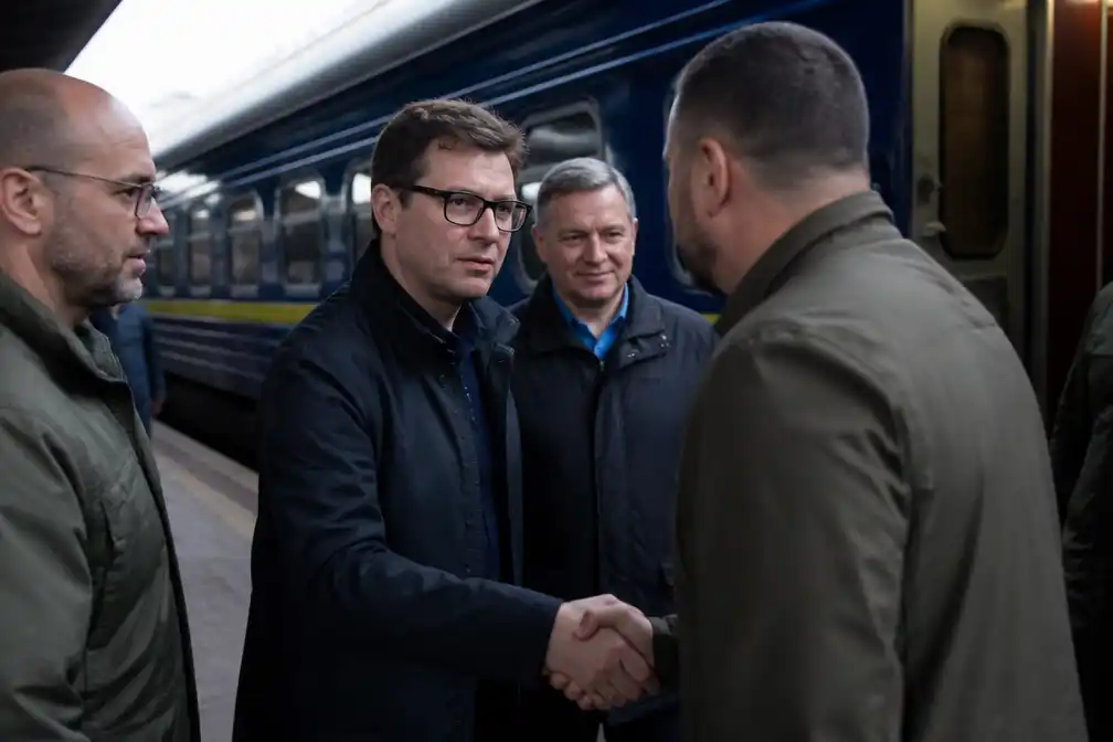 Burnham in Kyiv op Onafhankelijkheidsdag met toezegging raketblauwdrukken