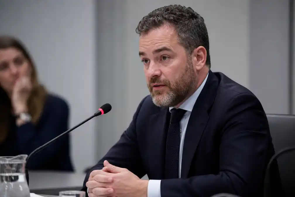 Dijkhoff bij corona-enquête: steun Kamer voor maatregelen nam af
