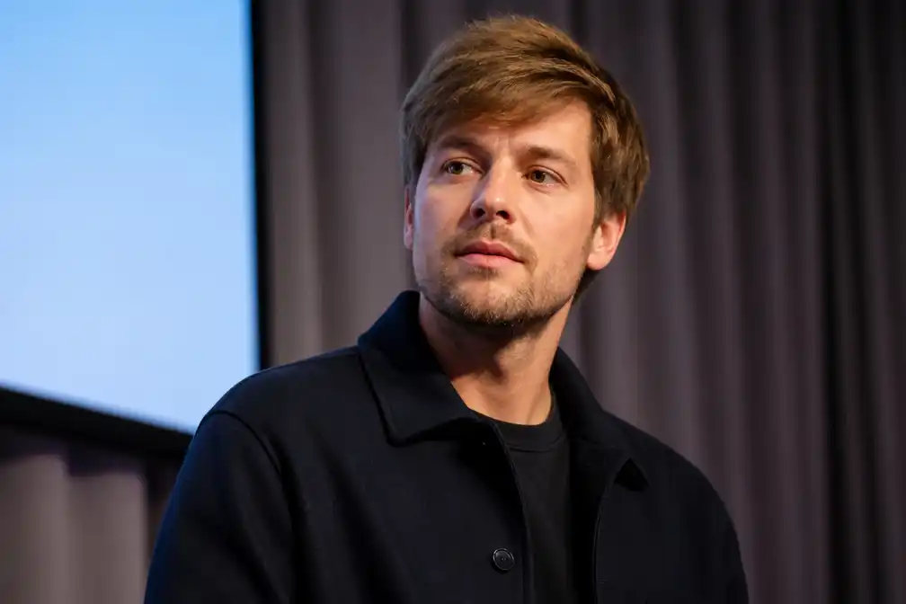 Tim Senders geeft uitleg over 'andere vrouw' op Lowlands