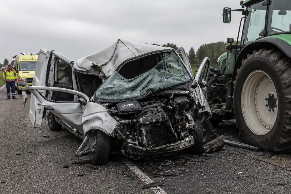 Piet van Mil (40) overleeft zware aanrijding met busje op trekker