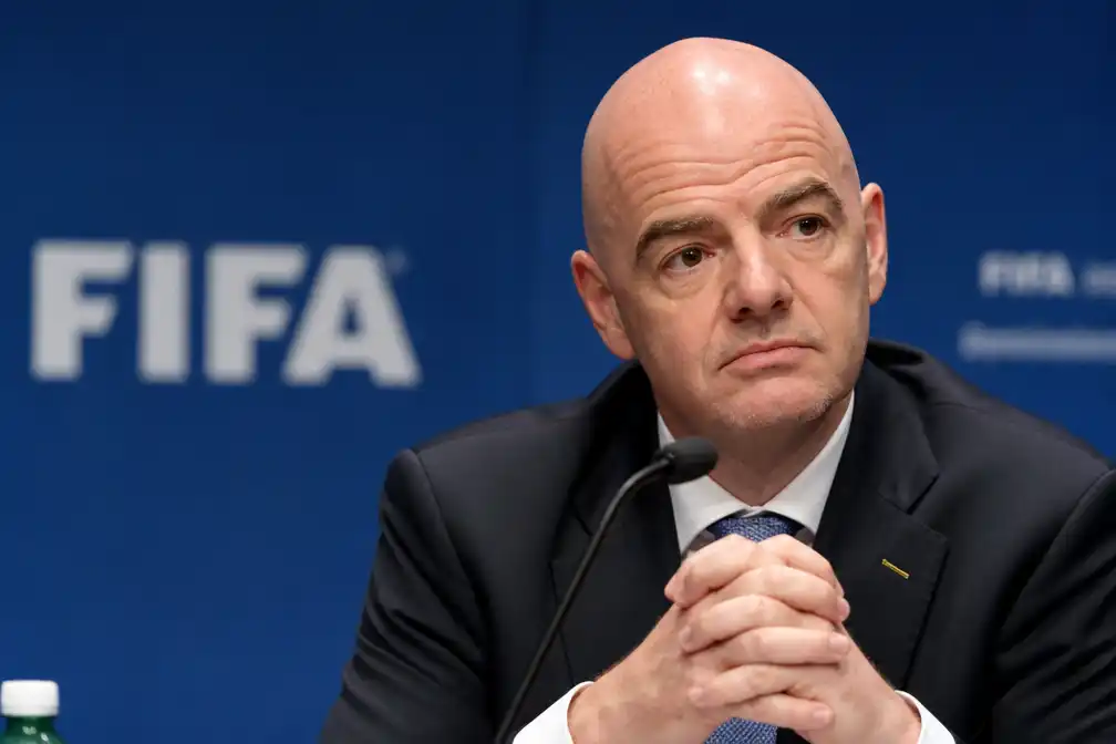 Oud-topvoetballers eisen verandering bij FIFA: leiderschap Infantino 'verblind door macht'