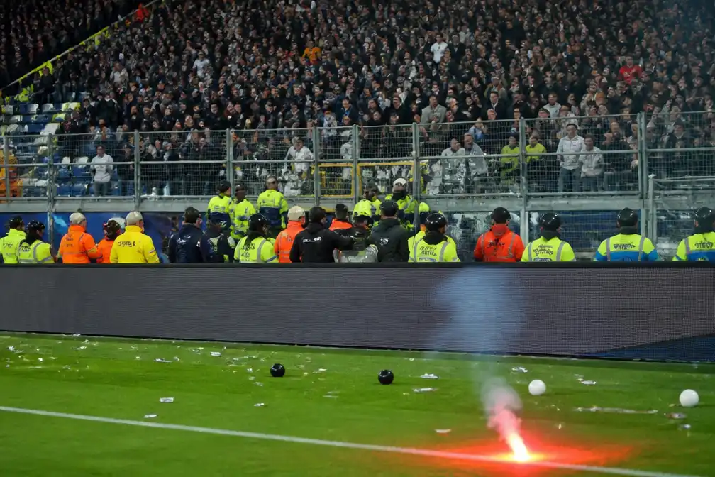 Leeuwarden weert FC Twente-fans bij Cambuur na ongeregeldheden Feyenoord