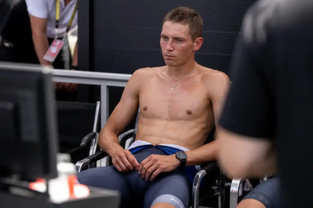 Boete voor Van der Poel wegens ontbloot bovenlijf in hot seat