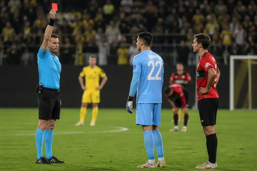 NEC ziet Champions League-droom in Bodø vervliegen na vroege rode kaart