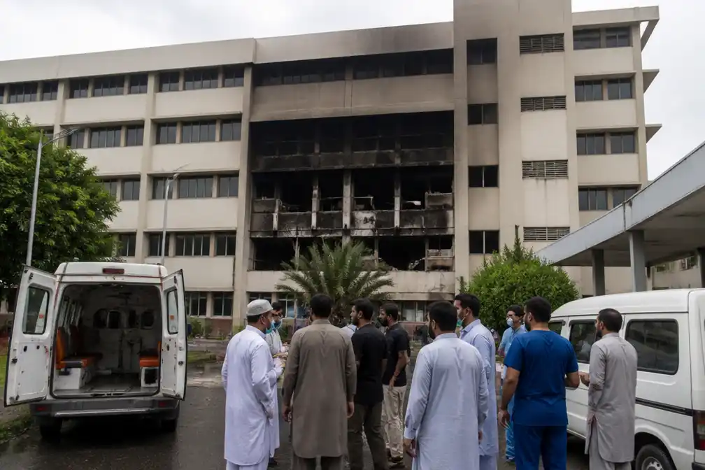 Minstens 14 pasgeboren baby's omgekomen bij brand in ziekenhuis Islamabad