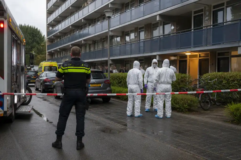 Politie ontruimt circa honderd woningen in Apeldoorn om mogelijk drugslab