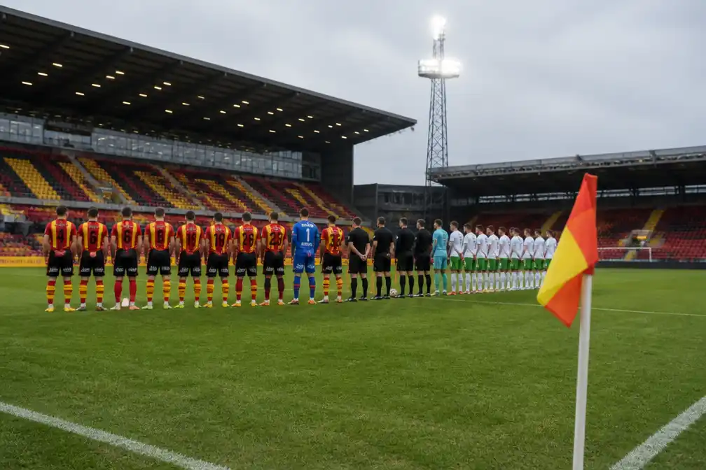 KV Mechelen speelt benefietwedstrijd tegen Karpaty Lviv voor gemartelde veteranen