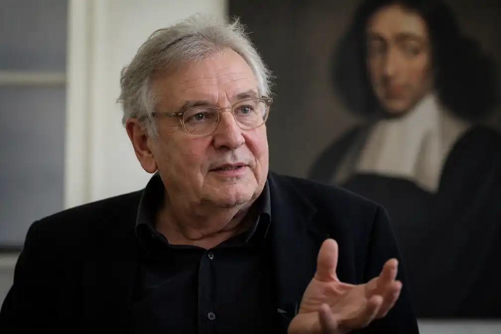 NFF eert Rudolf van den Berg met première van laatste film 'Spinoza'
