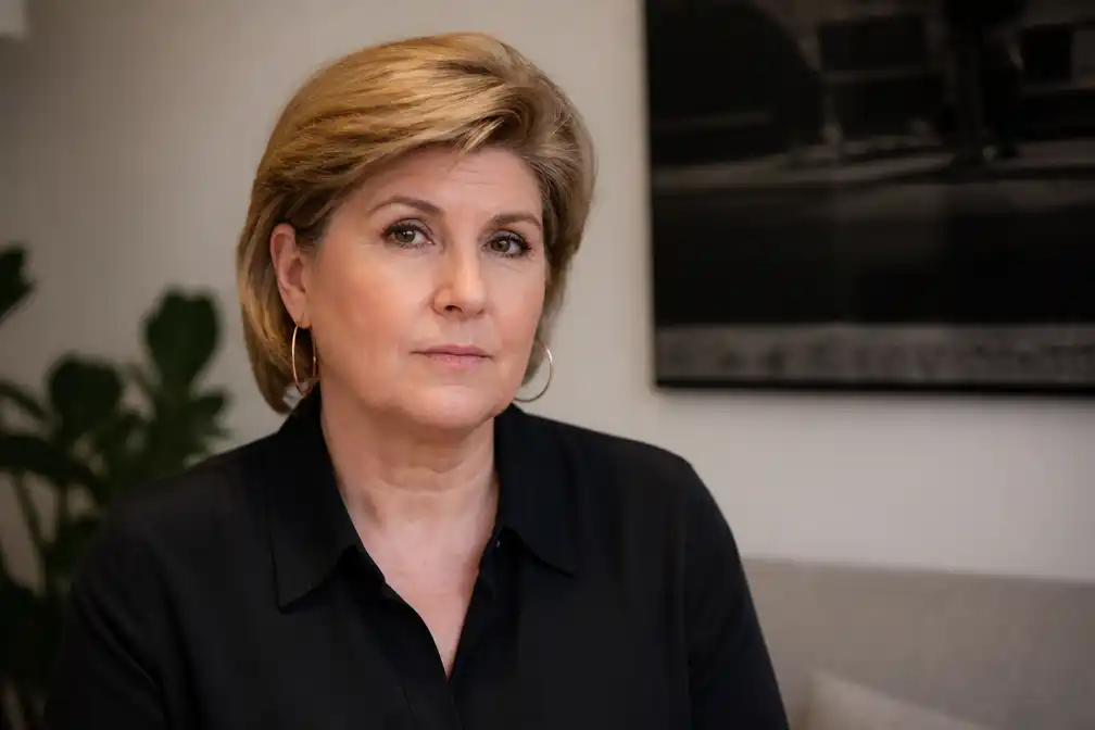 Angela de Jong hekelt omroep na 'achterlijke' Instagrampost presentator