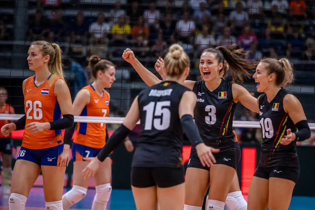 Volleybalsters lijden eerste EK-nederlaag na vijfsetter tegen België