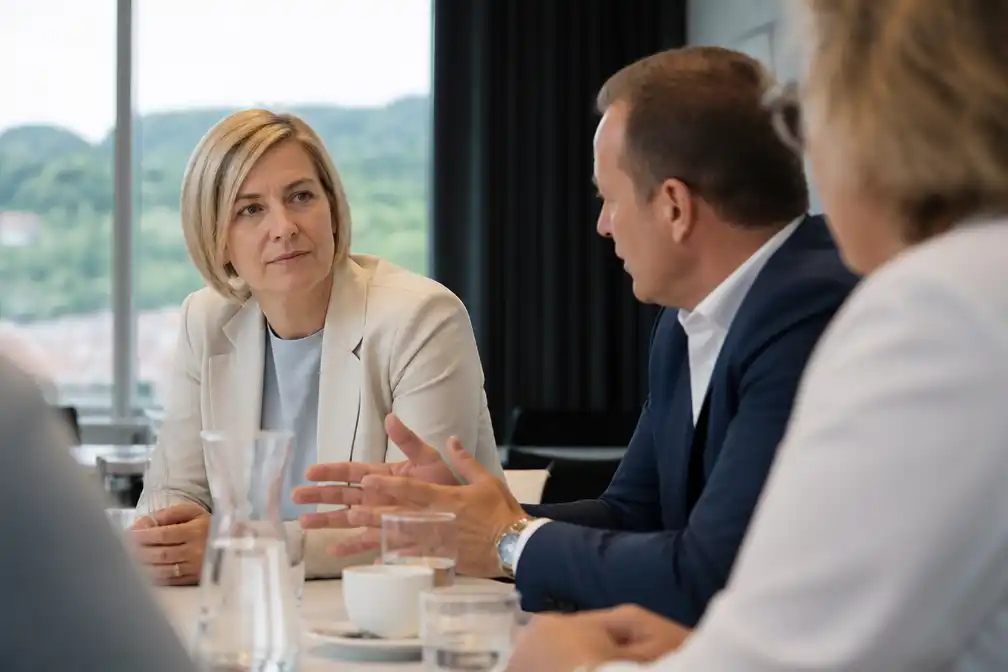 Minister Crevits op werkbezoek in Limburgse gemeenten over grensarbeid en Voeren