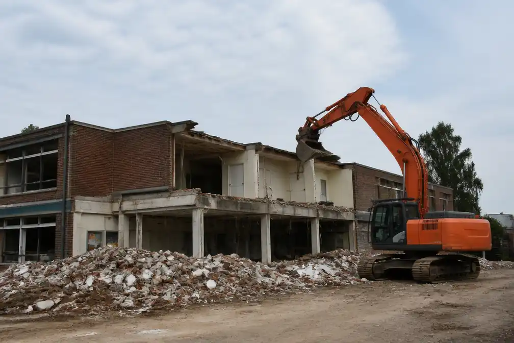 Afbraak basisschool De Kiem in Ternat gestart; leerlingen verhuizen tijdelijk