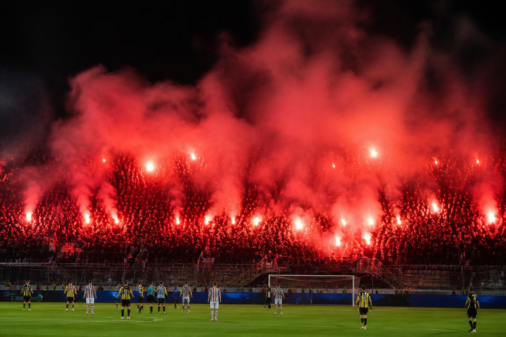 Mossou: Vuurwerk is niet weg te krijgen uit voetbalstadions