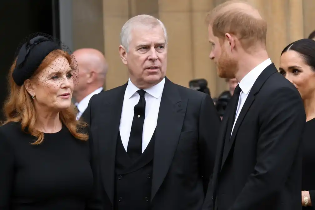 Sarah Ferguson keert terug naar VK na Epstein-ophef