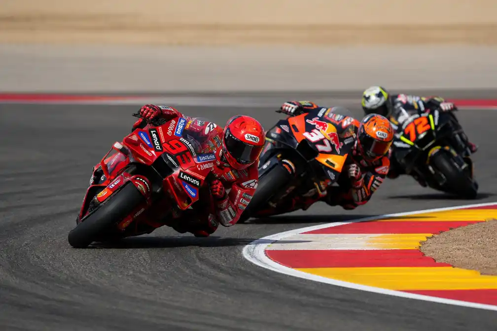 Márquez wint MotoGP Grand Prix van Aragon voor Acosta en Bezzecchi
