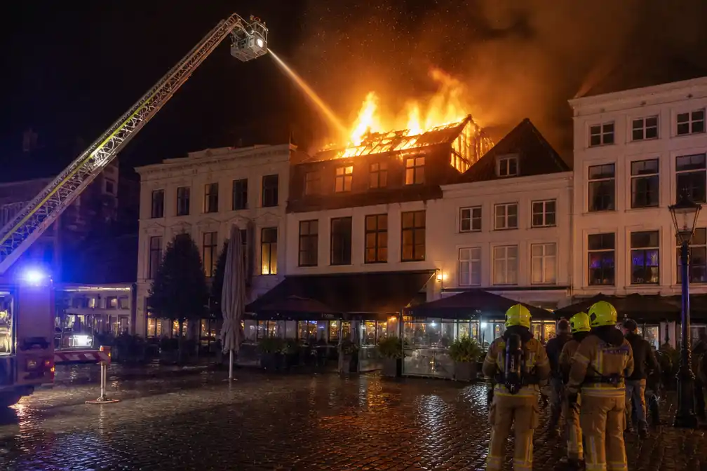 Grote brand bij café Goesting op de Brink in Deventer