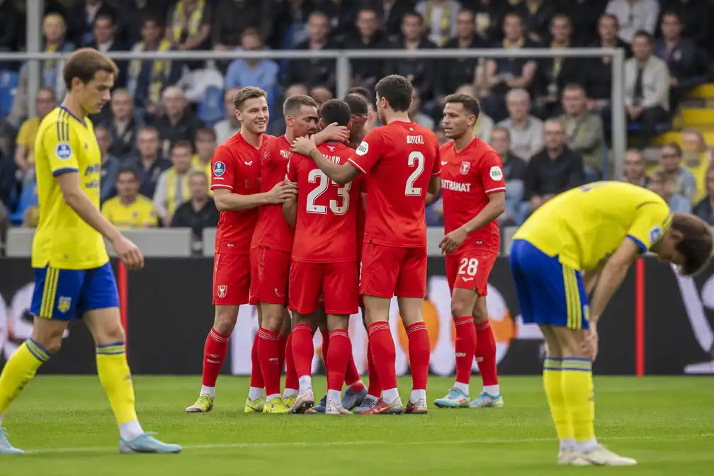 FC Twente wint in Leeuwarden met 1-4 van SC Cambuur