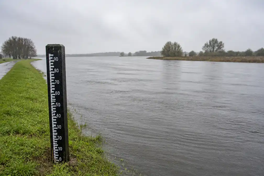 Waterstand Nederlandse rivieren daalt weer ondanks vele regen