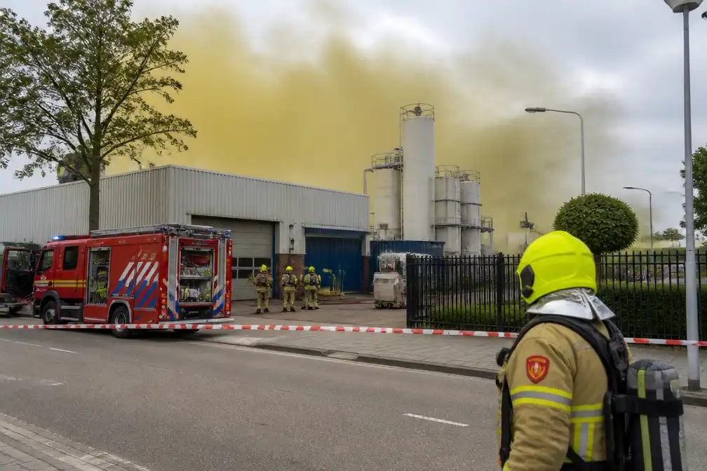 Brand bij metaalbedrijf Eindhoven zorgt voor giftige gele rook en afzetting