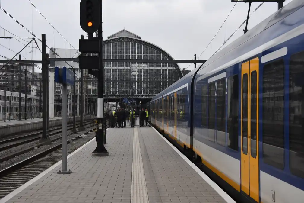 Geen treinen tussen Amsterdam en Haarlem na aanrijding