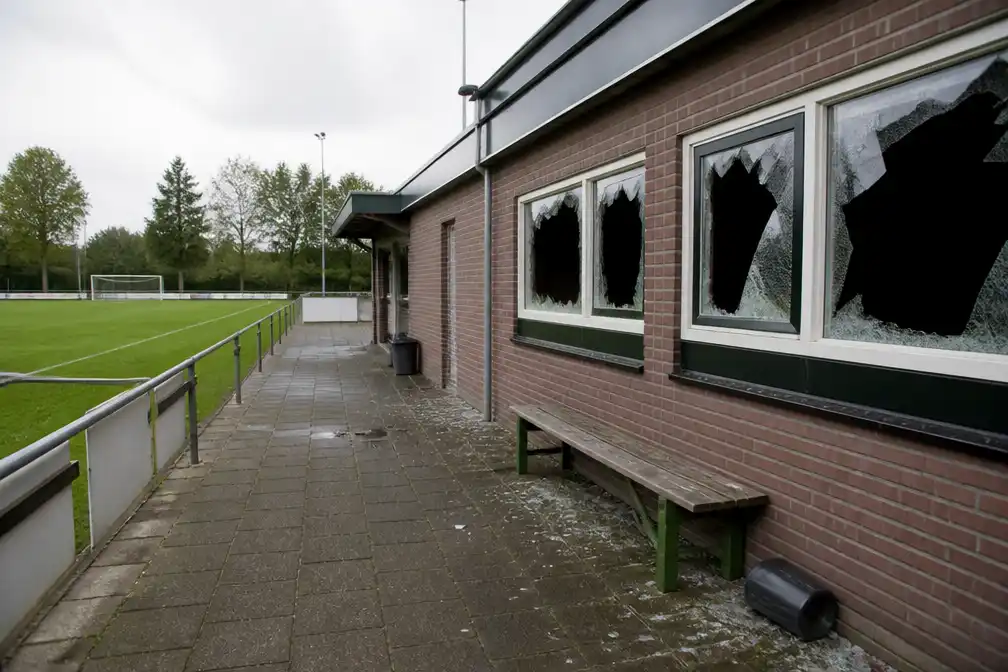 Voorzitter Nivo-Sparta stapt op na wangedrag spelers en supporters na promotie
