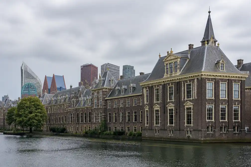 Kabinet haalt meeste bezuinigingen op uitkeringen uit begroting