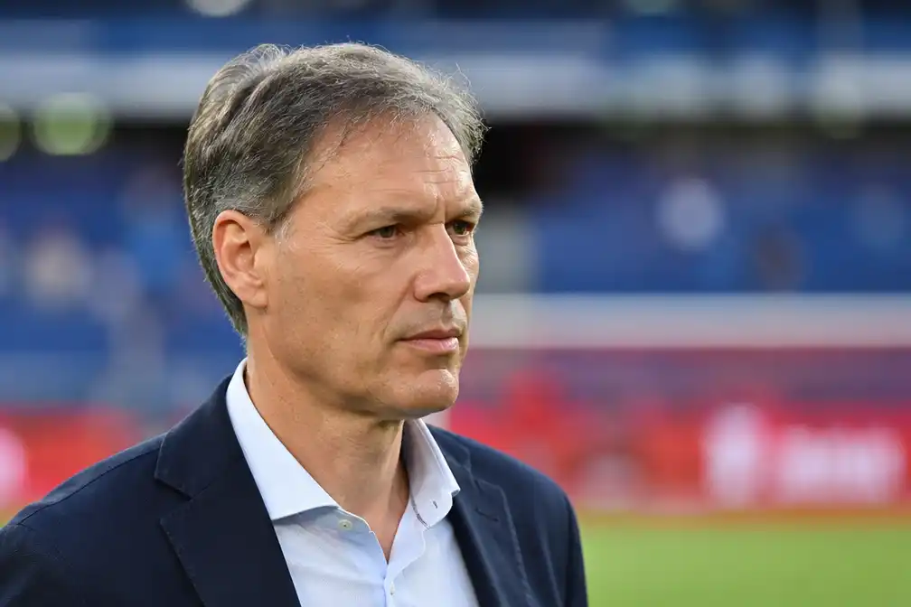 Marco van Basten openhartig over jeugdtrauma, enkel en Cruijff in serie 'Basta'