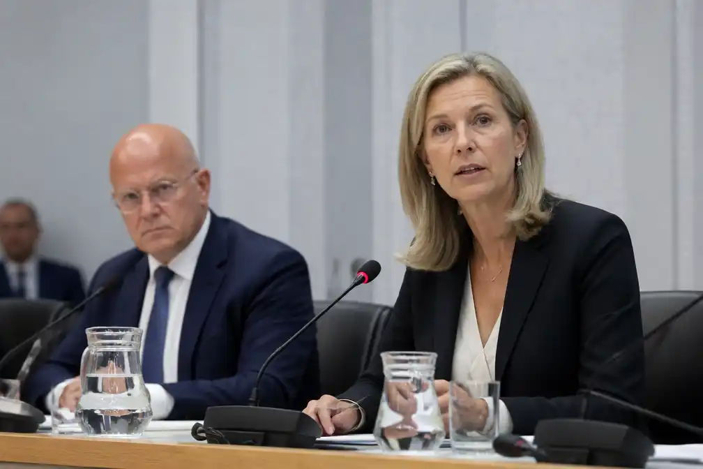 Enquêtecommissie corona verhoort oud-vicepremier Ollongren en oud-minister Grapperhaus