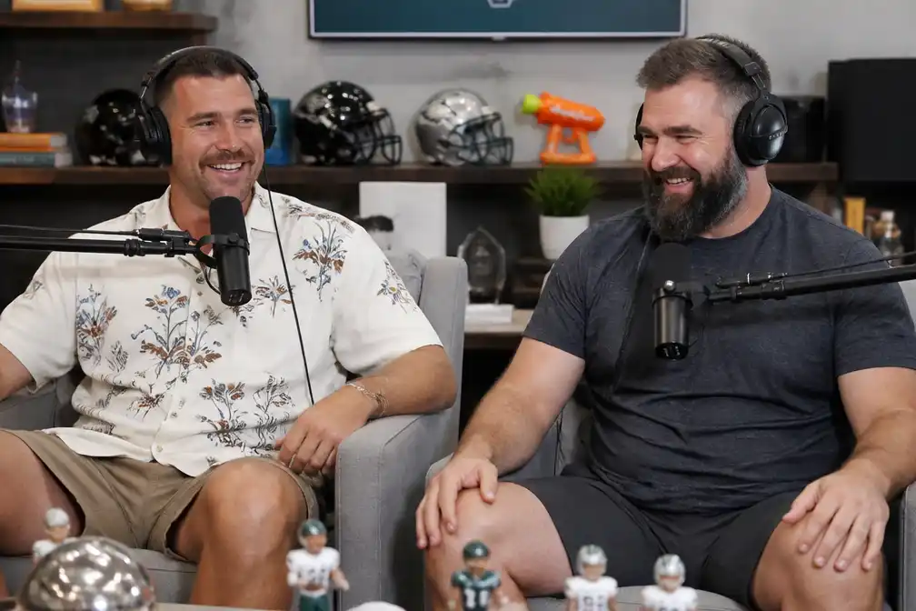 Travis Kelce noemt bruiloft met Taylor Swift ‘magisch’ in podcast