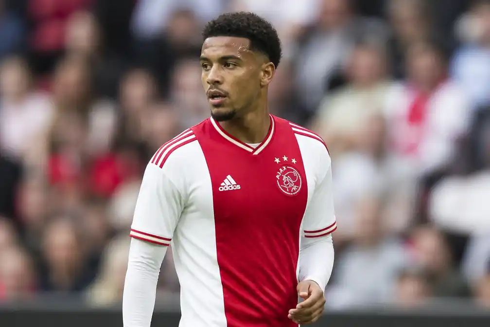 Transfer Owen Wijndal op laatste moment afgeketst, verdediger blijft bij Ajax