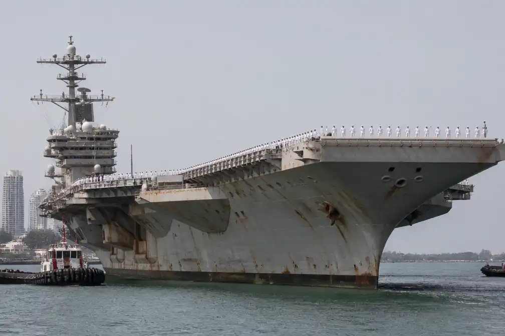Roestige USS Abraham Lincoln na recordmissie van 286 dagen aangekomen in Thailand