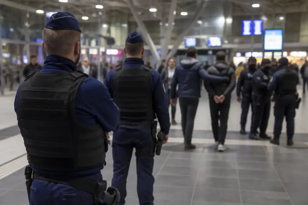 Man met kalasjnikov opgepakt op Zuidstation in Brussel