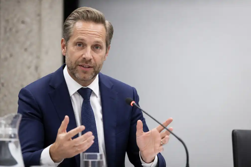De Jonge: honderden medewerkers werkten tijdens kerstvakantie 2020