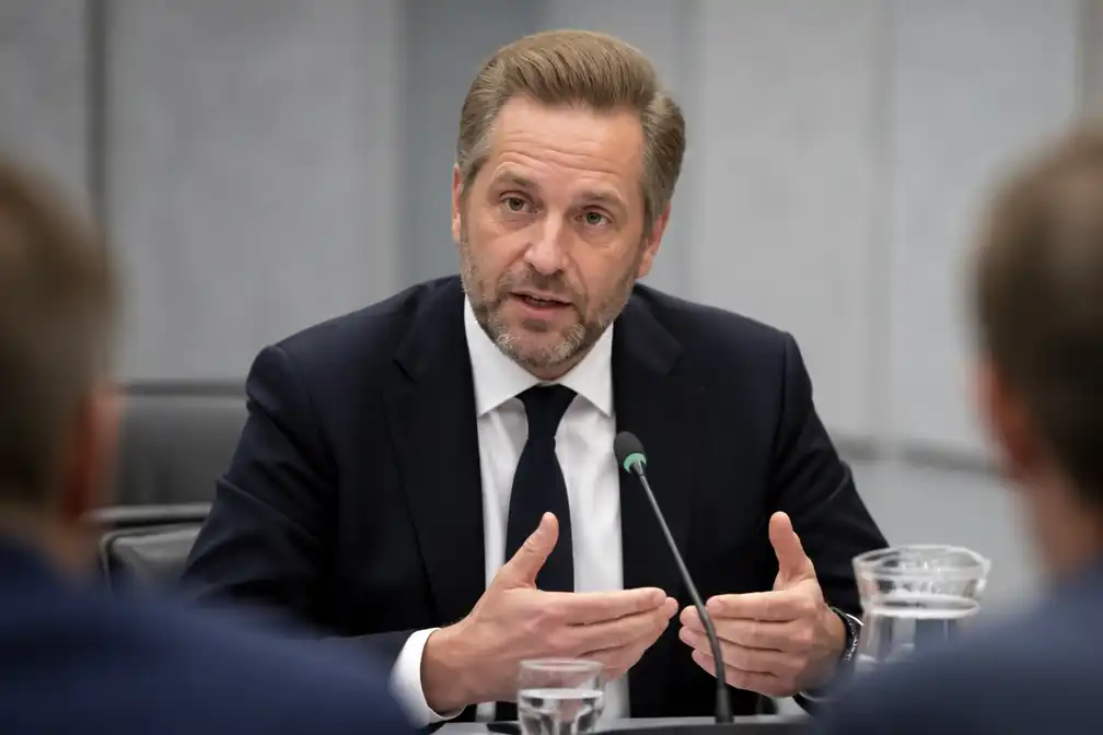 De Jonge: coronadebatten gingen ten koste van ministeriewerk