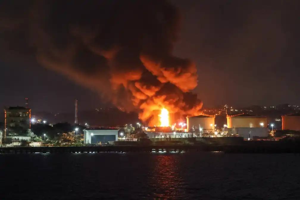 Oekraïne valt schip en oliedepots aan in Russische badplaats Sotsji