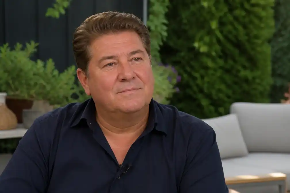 Ongeneeslijk zieke Martijn Krabbé voelt zich energieker en kan weer tv-werk aan