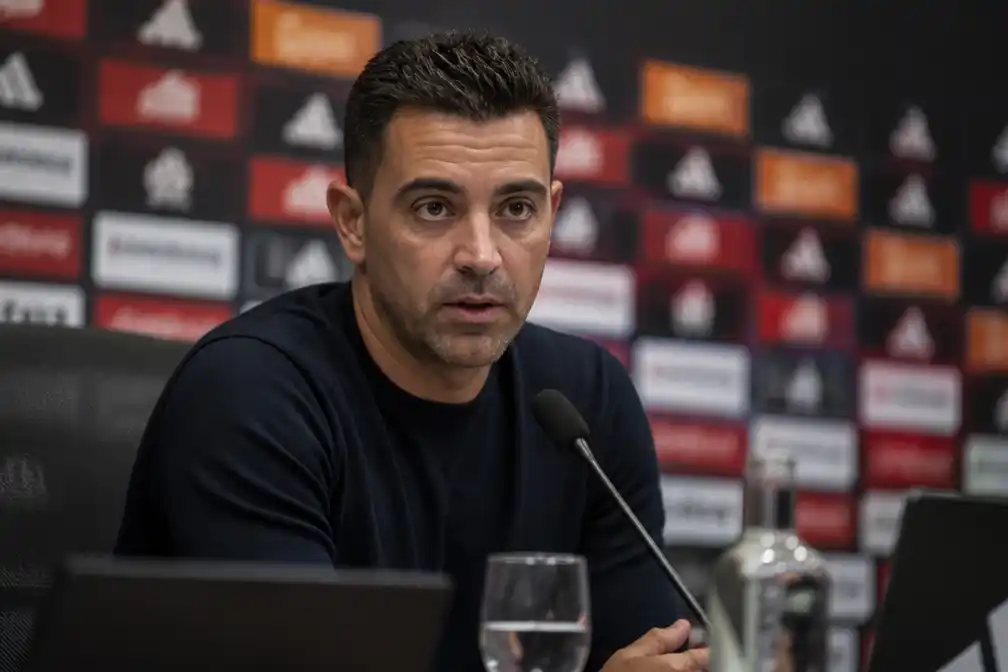 Ajax-coach Míchel: fitte Amrabat speelt tegen PSV, Adingra heeft maand nodig