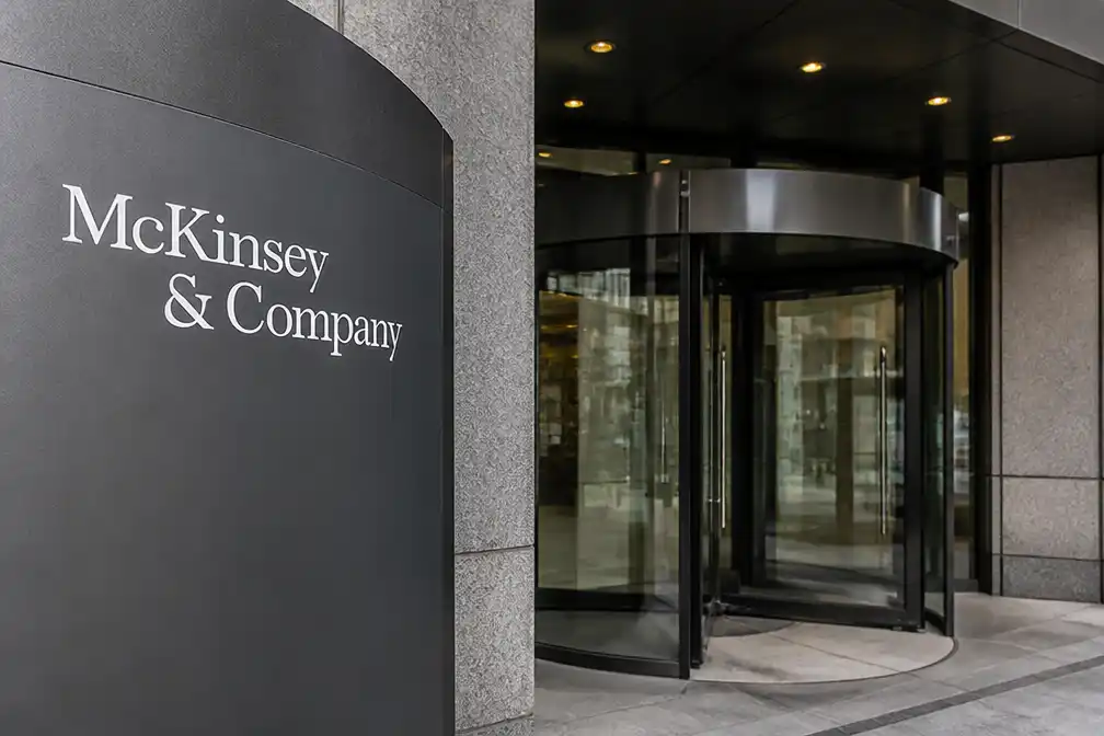 Brusselse en Franse justitie leggen beslag op 65 miljoen euro bij McKinsey