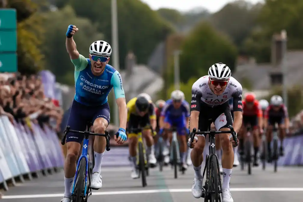 Bol wint etappe in Ronde van Groot-Brittannië, Wellens pakt leiderstrui