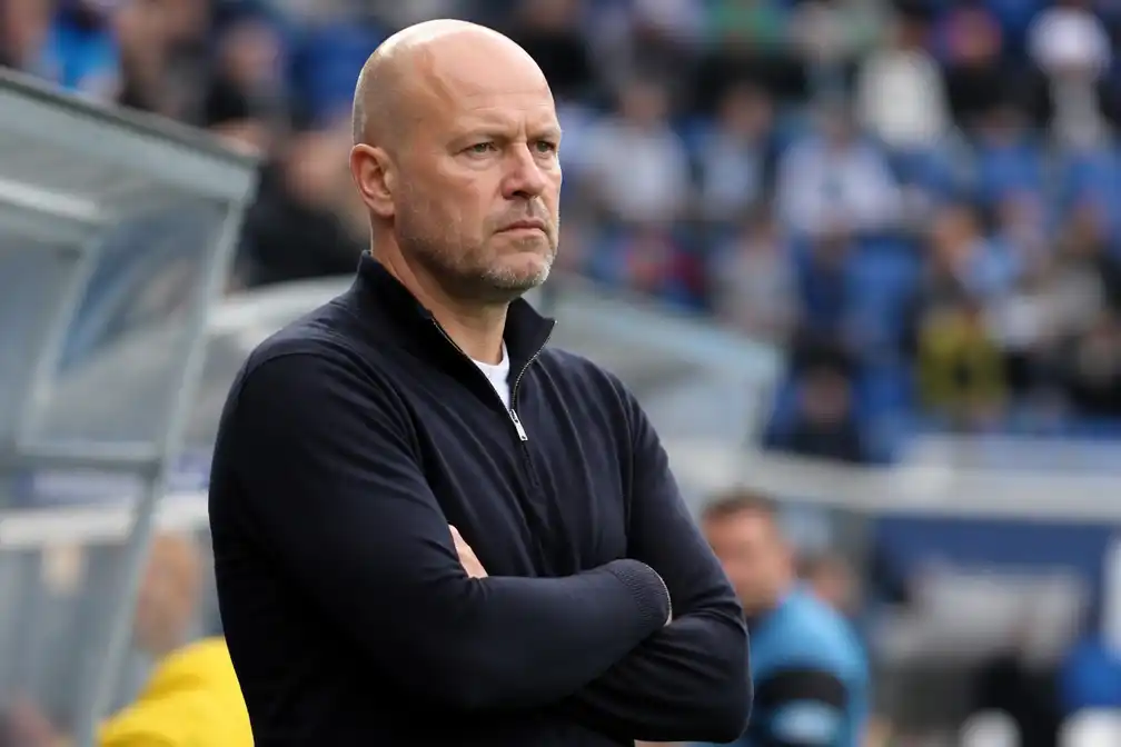 AZ-coach Echteld ergert zich aan eigen ploeg bij zege in Heerenveen
