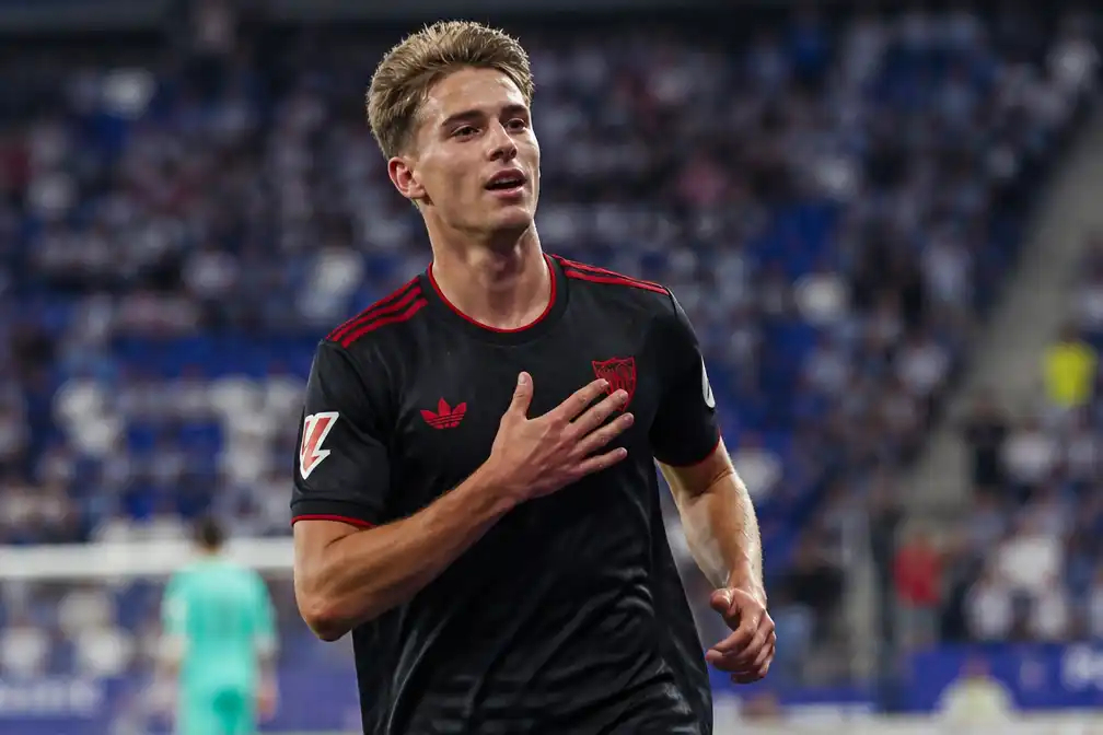 Lucas Stassin scoort bij debuut voor Sevilla, maar Espanyol sleept punt in 98e minuut uit de brand